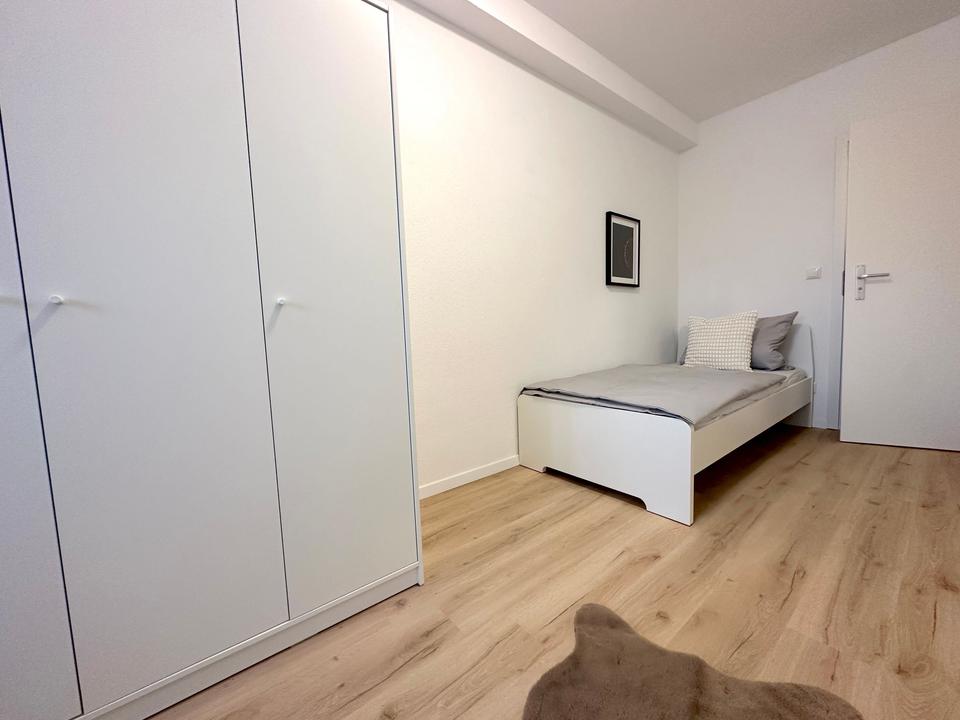 Thumbnail-Freies Zimmer mit eigenem Balkon in moderner 5er-WG in Frankfurt – Coventrystraße 65!