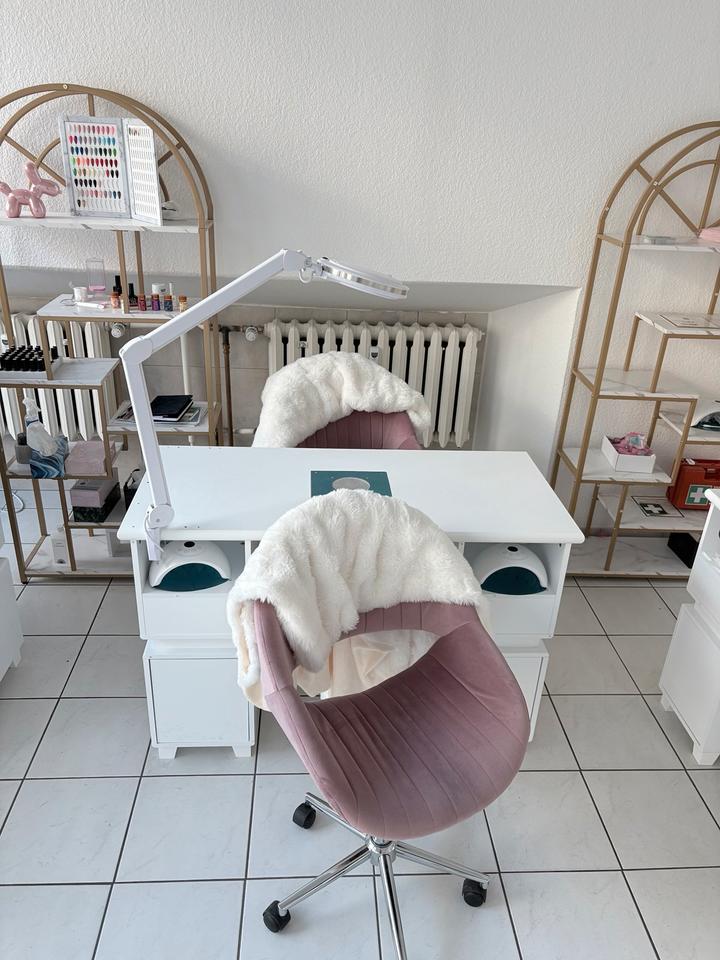 Thumbnail-Wir vermieten einen Arbeitsplatz im Salon!