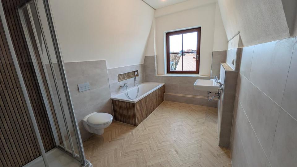 Thumbnail-3 Zimmerwohnung Dachgeschosswohnung in saniertem Altbau 3 RW