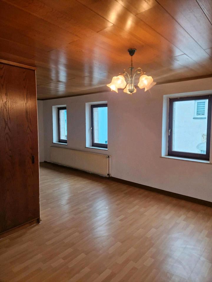 Thumbnail-Großzügige 2,5-Zi-Wohnung (78m?) mitten im Zentrum von Selb