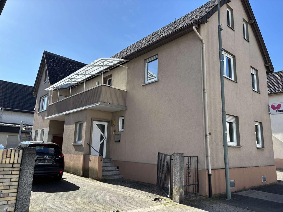 Thumbnail-WG-Neugründung – Haus mit großzügigen Gemeinschaftsflächen und mehreren Zimmern