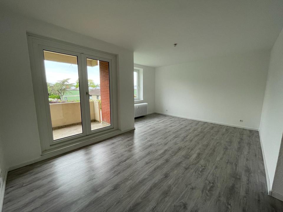 Thumbnail-Sanierte 3 Zimmer Wohnung mit Balkon und neuer Küche zu vermieten