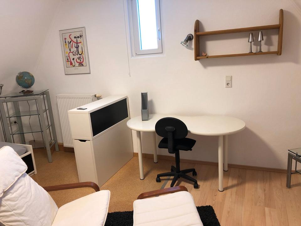 Thumbnail-2 Zimmer DG-Wohnung, Bad, kleine Küche, teilmöbliert, WG-geeignet