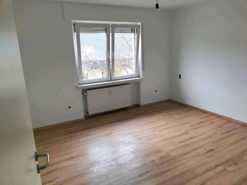 Thumbnail-Mietwohnung 100qm mit Carport Stellp. , Kellerraum bzw. Wäschek.