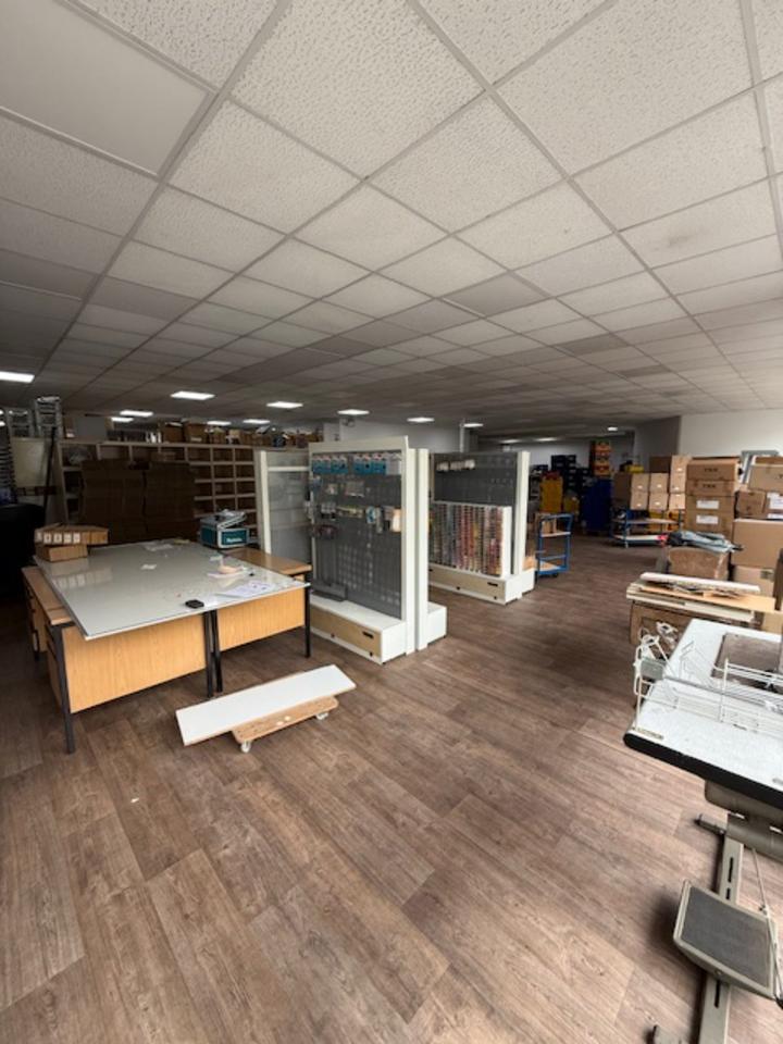 Thumbnail-Ladenlokal mit vielfältigen Möglichkeiten zur Vermietung- zentral in einem großem Wohngebiet gelegen