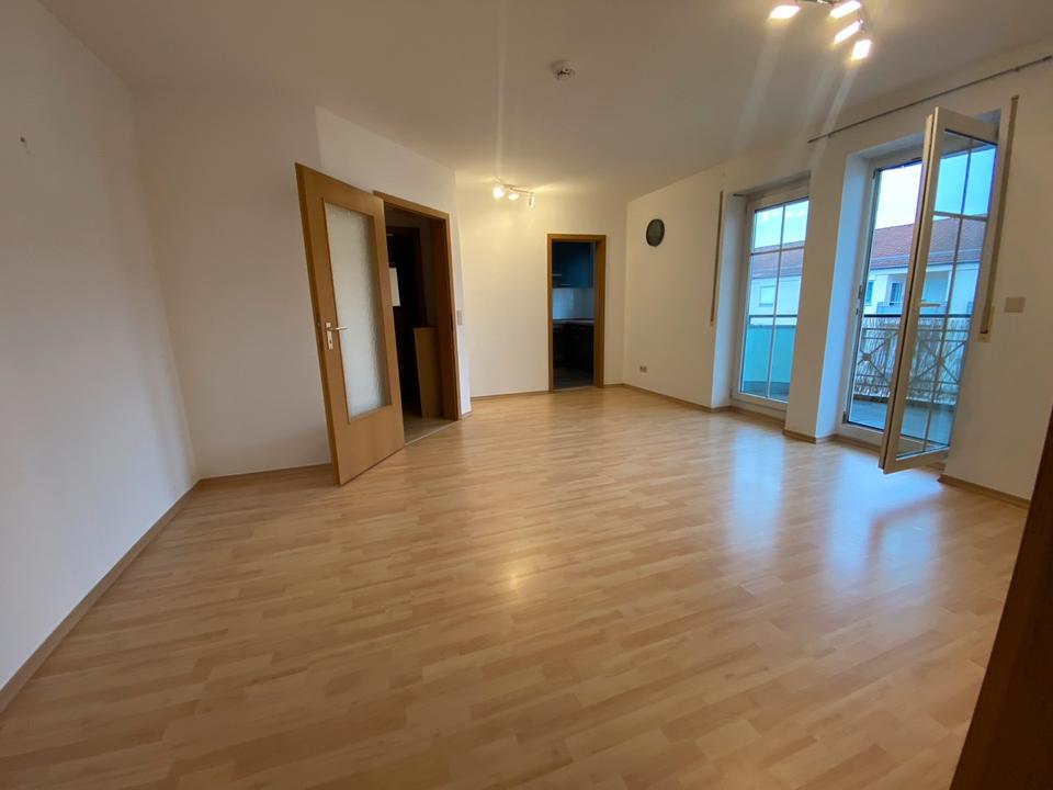 Thumbnail-2 Zimmer in Gersthofen Augsburg 49qm großem Balkon und Einbauk.