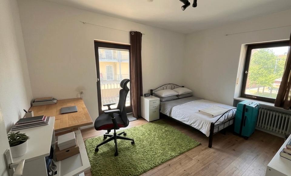 Thumbnail-Voll möbliertes WG Zimmer mit Balkon ab 16.05, Nähe Bahnhof