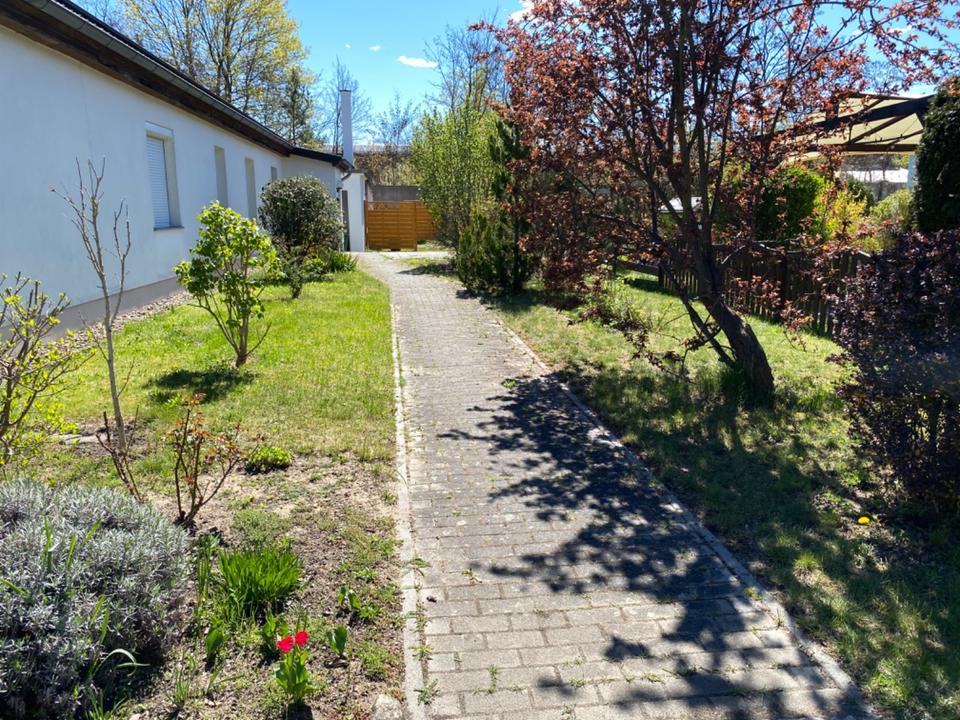 Thumbnail-Ebenerdige Wohnung im Reihenhausstil mit Garten