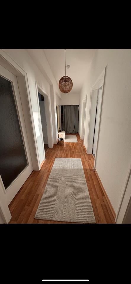 Thumbnail-1 schönes, großes unmöbliertes Zimmer mit Balkon in 3-Raumwohnung