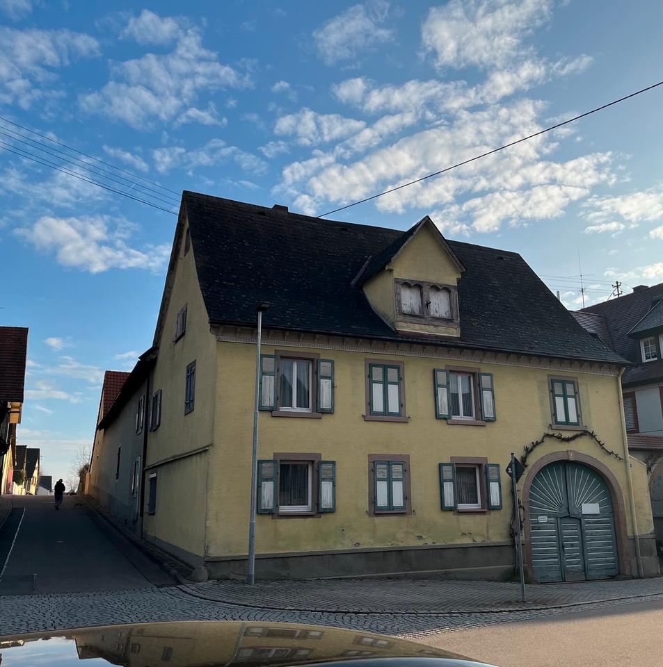 Thumbnail-Bauernhaus mit Ökonomiegebäuden
