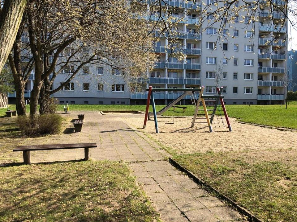 Thumbnail-3-Raum-Wohnung mit Balkon und den Spielplatz direkt vor der Haustür