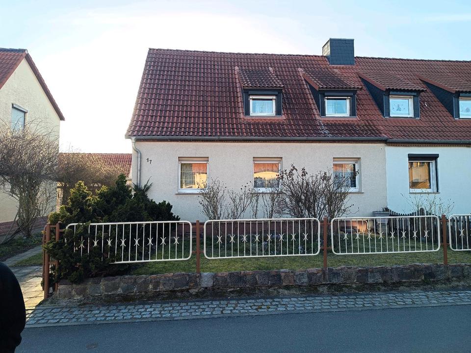 Thumbnail-Doppelhaushälfte in ruhiger Lage mit Garten und Anbauten