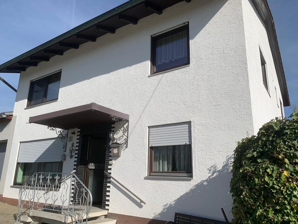 Thumbnail-Haus mit Einliegerwohnung & ca. 150 m² Garage zu vermieten