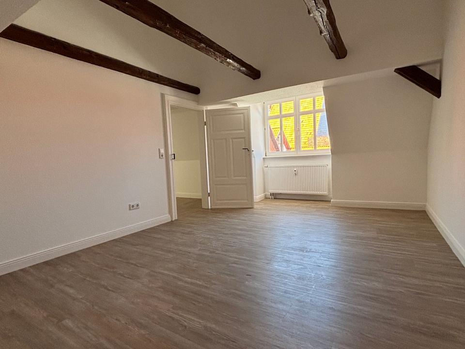 Thumbnail-Helle 2-Zimmer-Dachgeschosswohnung am Melsunger Marktplatz
