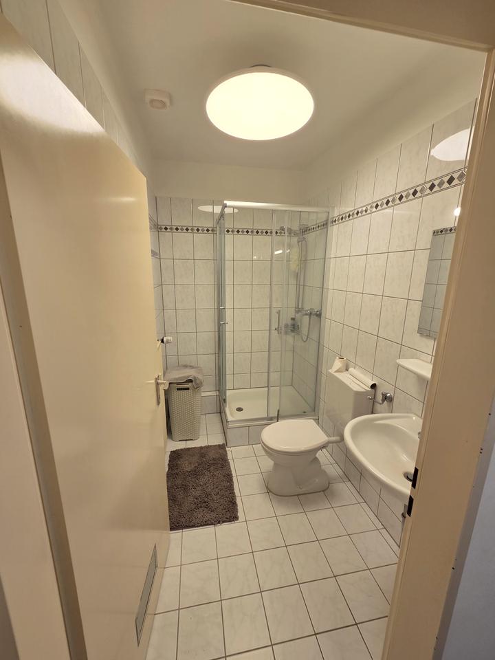 Thumbnail-1-Zimmer mit Bad