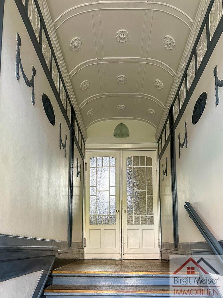 Thumbnail-*** Wohnen mit Charakter - großzügige 4-Zimmer-Wohnung im herrschaftlichen Altbau * Veranda, Kamin, Gäste-Bad ***