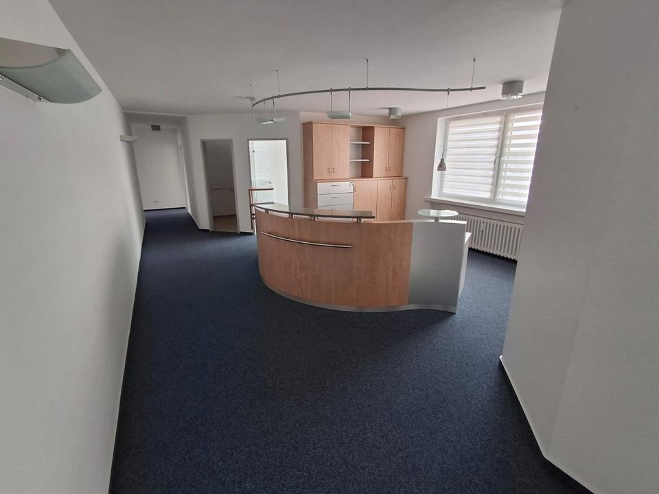 Thumbnail-Großzügige 5-Zimmer-Arztpraxis mit Garage in zentraler Lage