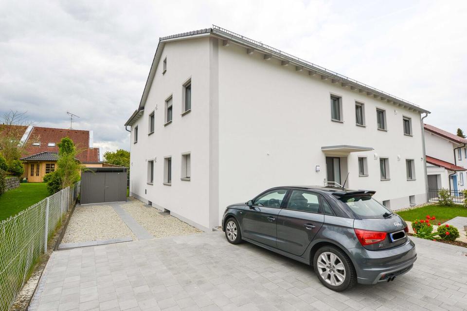 Thumbnail-Großzügie, lichtdurchflutete EG Wohnung in Dreifamilienhaus