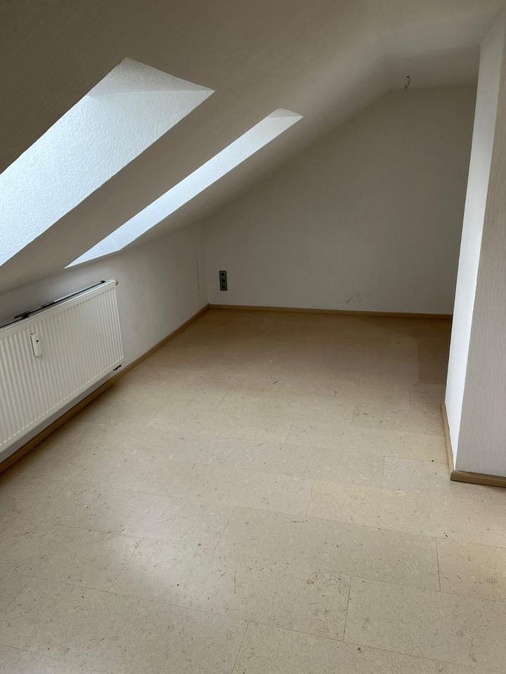 Thumbnail-Biete schöne 2 Zimmer Wohnung