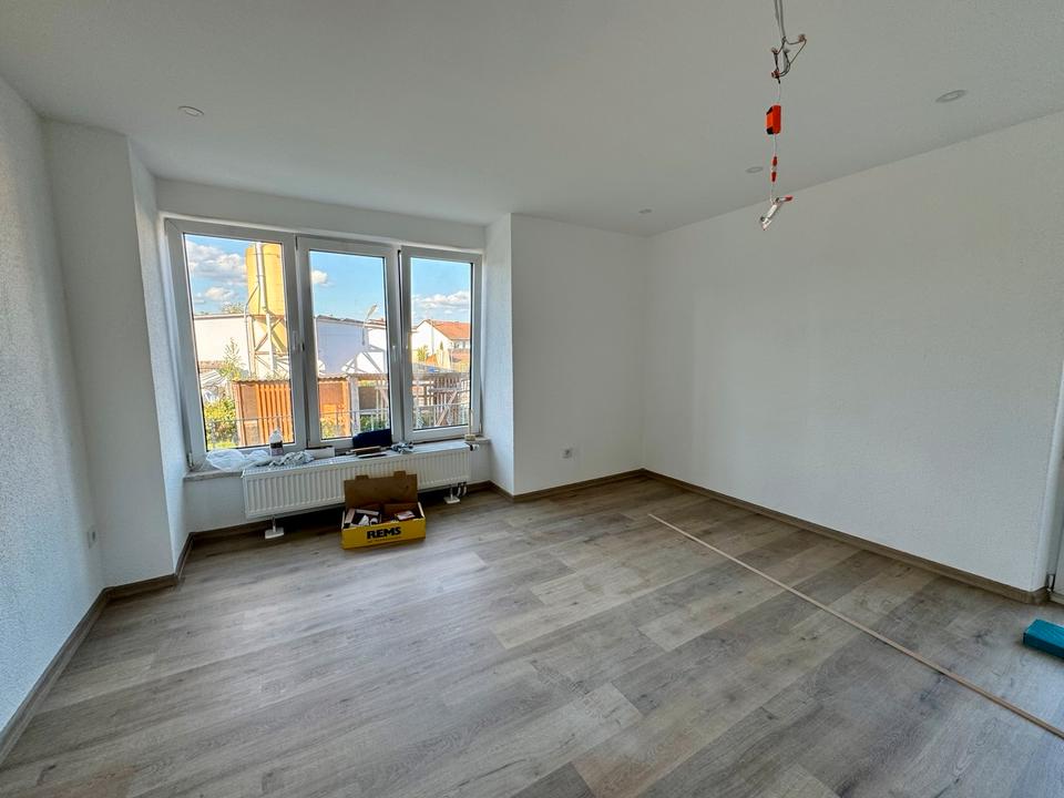 Thumbnail-3-Zi.-Wohnung in Altenplos | ruhige Lage am Park | mit Wintergart