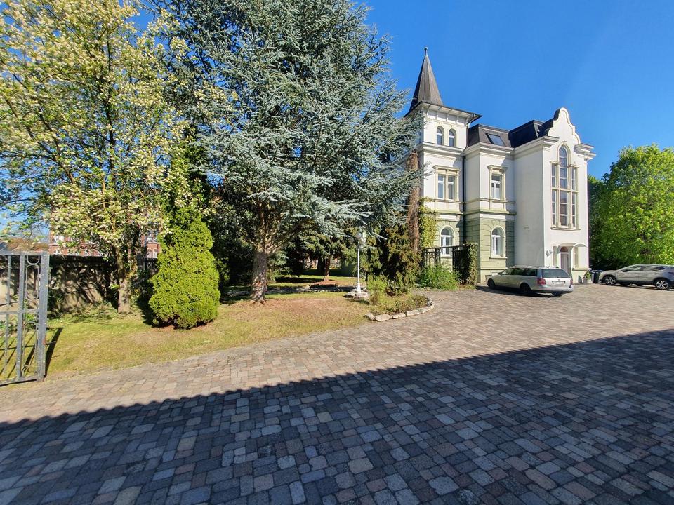 Thumbnail-3 - Raum-Wohnung in denkmalgeschützter Villa zu vermieten.