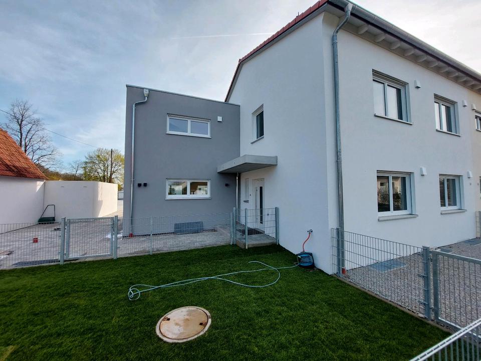 Thumbnail-Schöne, lichtdurchflutete 3 Zimmer OG - Wohnung mit 99 qm