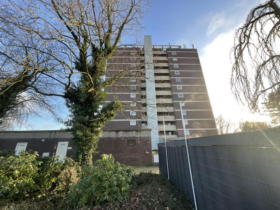 Thumbnail-Renovierte 3-ZKB-Wohnung im Hochhaus im Europaviertel zu vermieten!