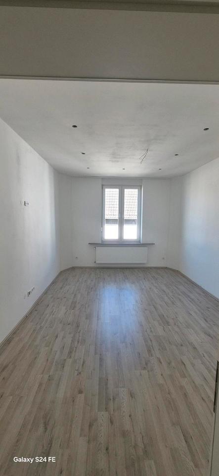 Thumbnail-Schöne,Helle,Gute Lage 4 Zimmer Wohnung in Elsey