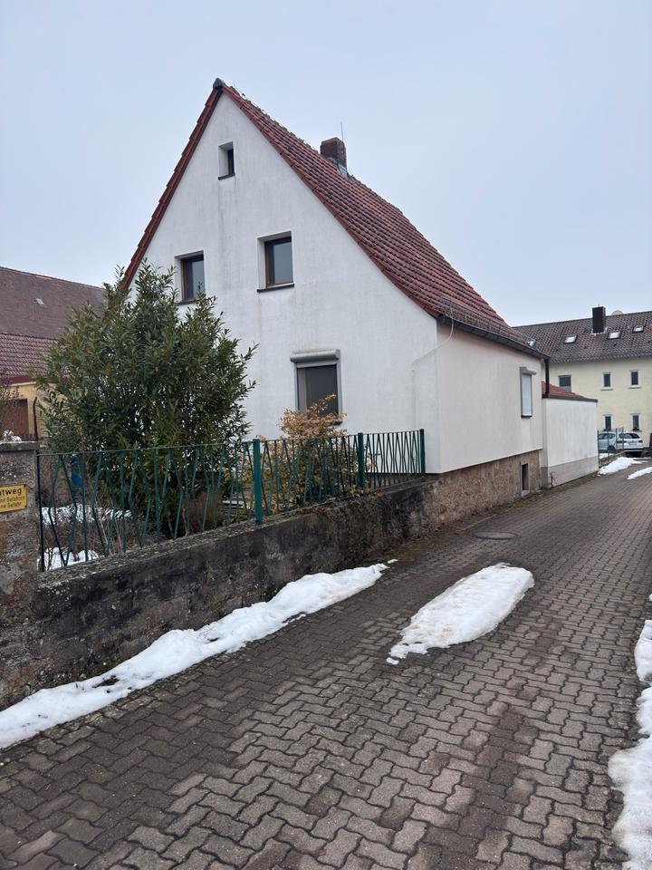 Thumbnail-Einfamilienhaus mit Garten und großer Garage in Rottenbauer!