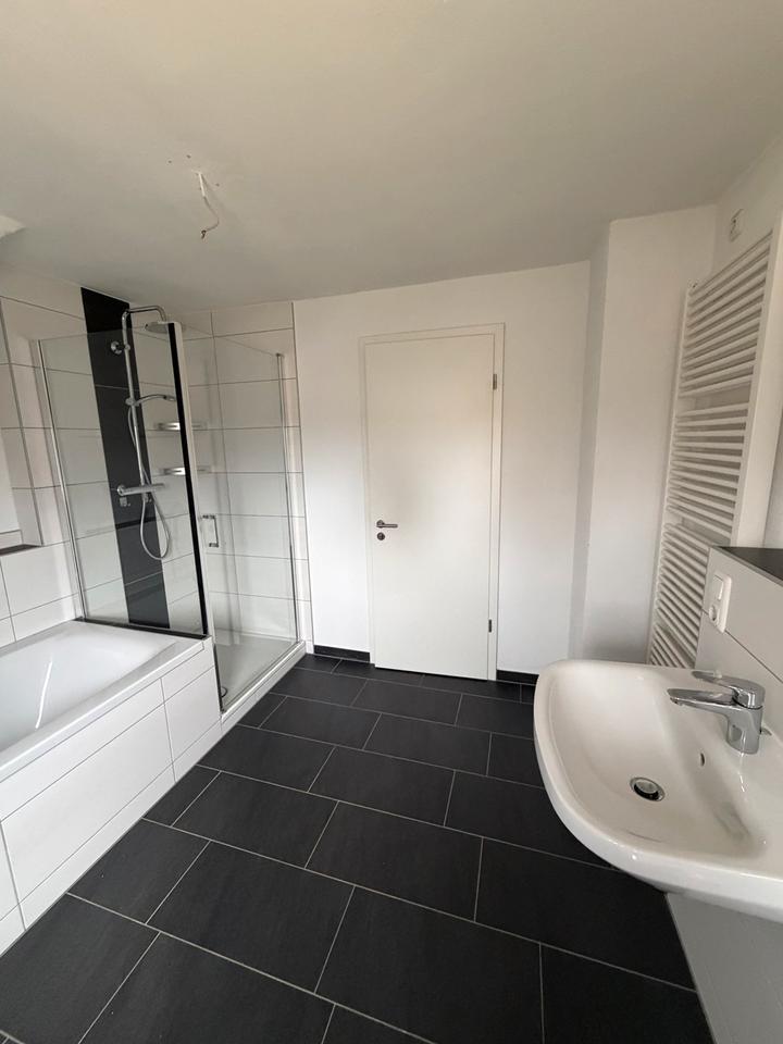 Thumbnail-Renovierte 4-Zimmer-Wohnung, 104qm, frei ab sofort