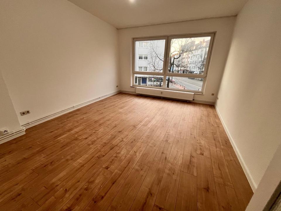 Thumbnail-Direkt am E-Damm - helle, renovierte Zwei-Zimmer-Wohnung in zentraler Lage!