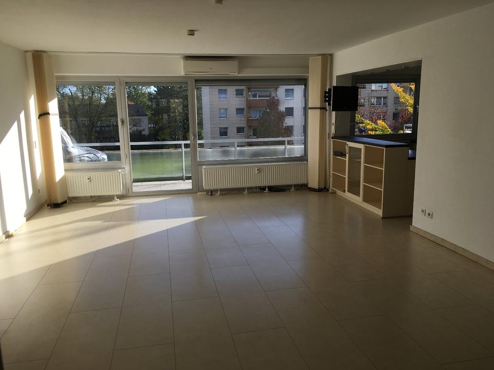 Thumbnail-Helle, geräumige 117qm mit zwei Balkonen, Schwimmbad, Sauna