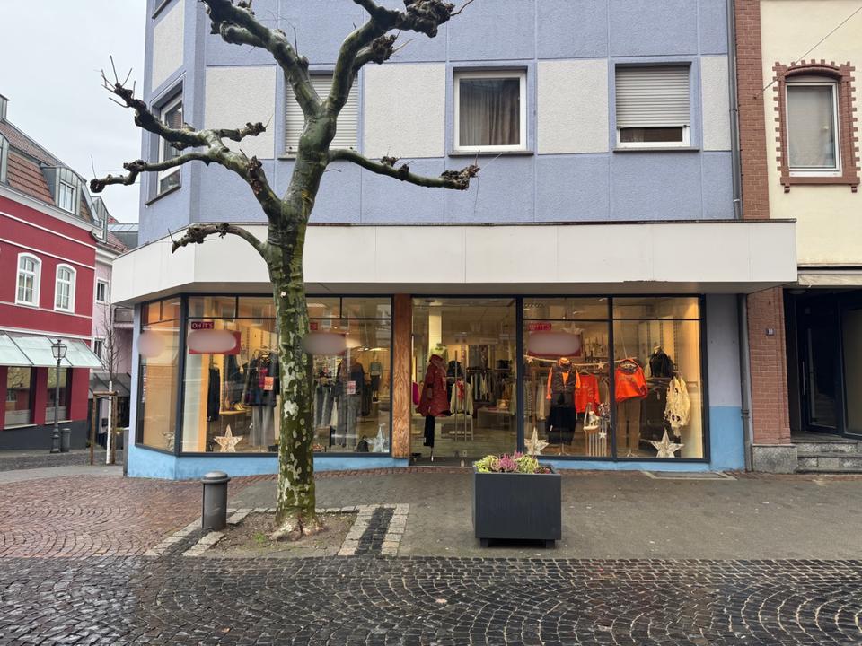 Thumbnail-Gewerbefläche in Hünfelds Stadtmitte mit breiter Schaufensterfront