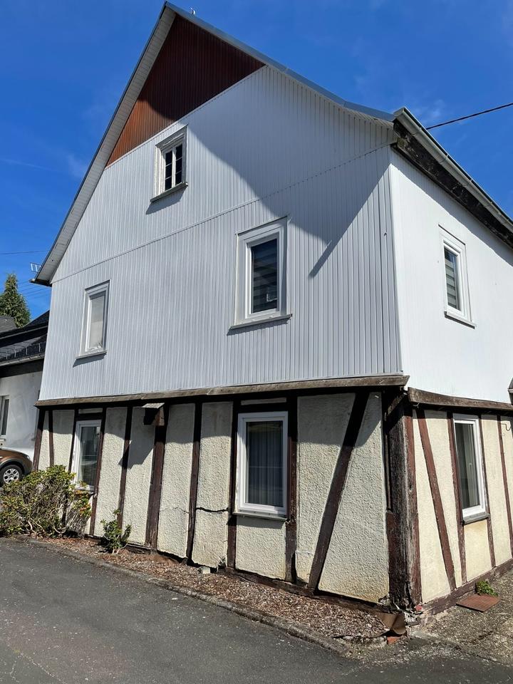 Thumbnail-Wohnhaus mit Scheune, Garage und Garten