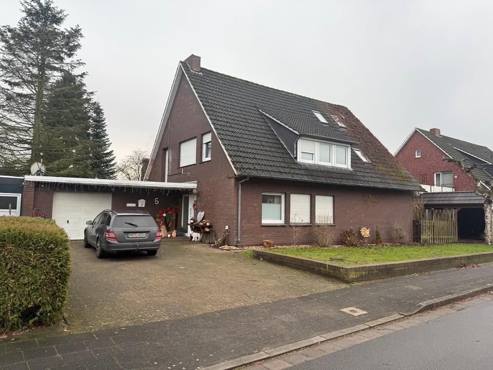 Thumbnail-Großes Zweifamilienhaus von Privat