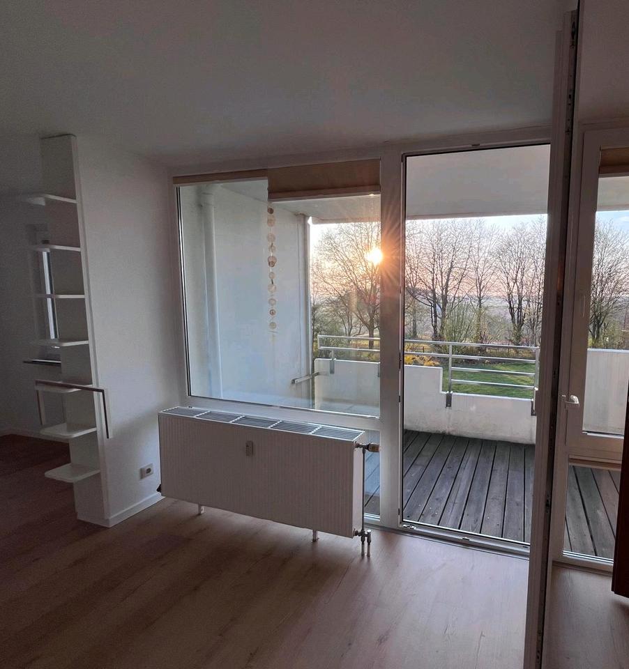 Thumbnail-Helle, großzügige 4-Zimmer-Wohnung im Grünen