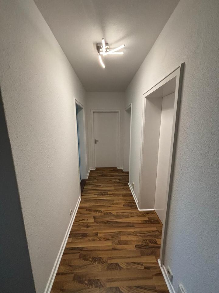 Thumbnail-Frisch renovierte 3 Zimmer Wohnung in ruhiger Wohnanlage
