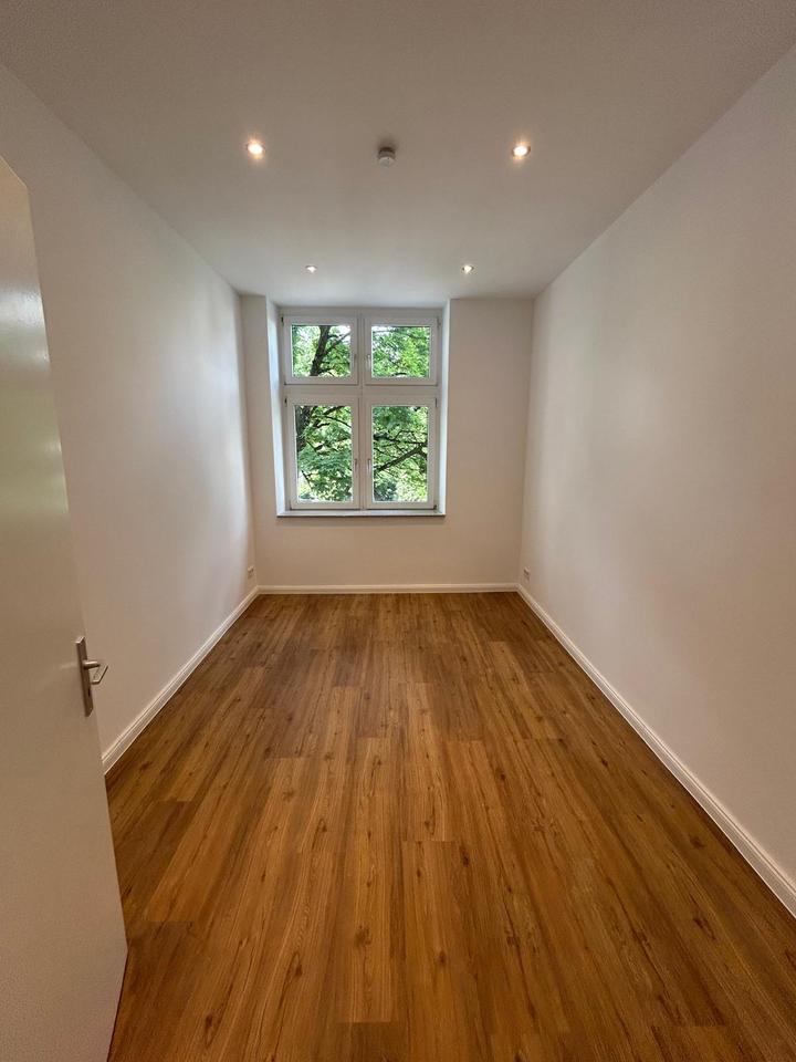 Thumbnail-***Kernsanierte 2-Zimmer-Wohnung mit Balkon, Klimaanlage und Einbauküche***