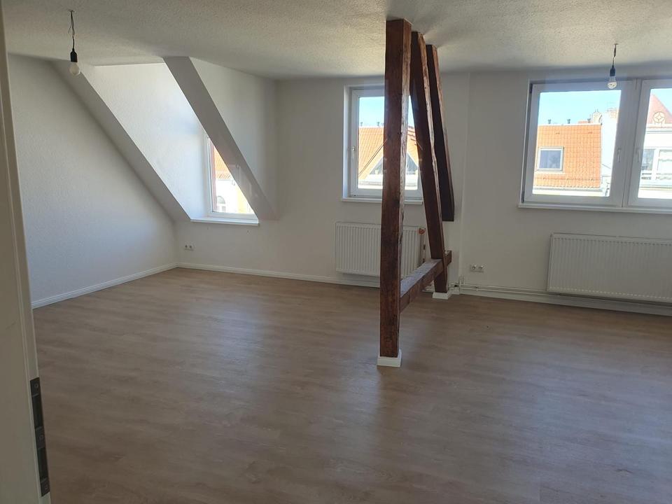 Thumbnail-Schick + frisch renoviert: riesen Wohnzimmer mit offener Küche, Wannenbad und Schlafzimmer zum Hof.