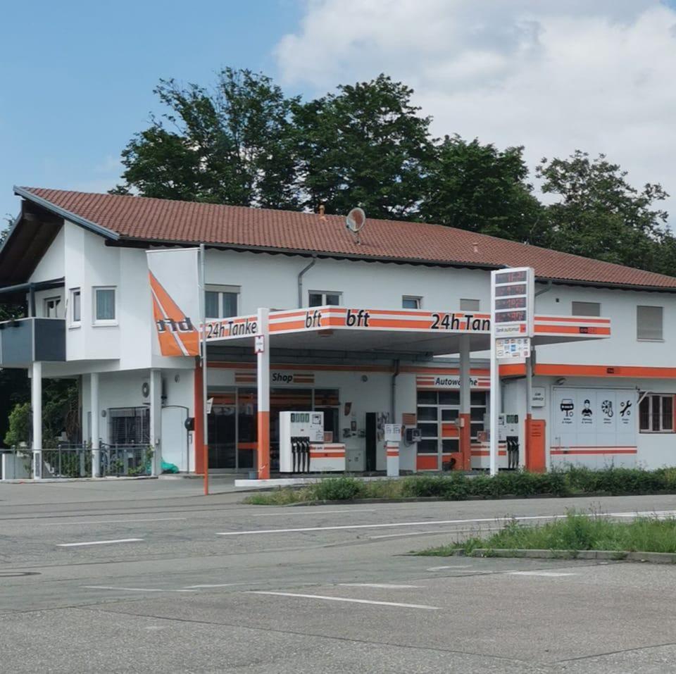 Thumbnail-Tankstelle mit 2 Wohnungen und 5 Garagen