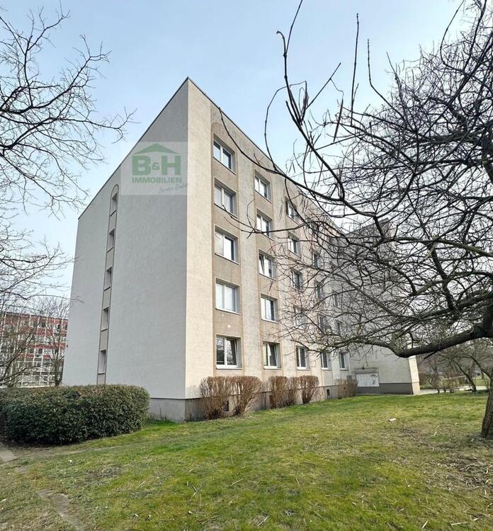 Thumbnail-48 qm 2 Raum Wohnung in Wolfen - Sonderpreis, zum selbst Herrichten EG