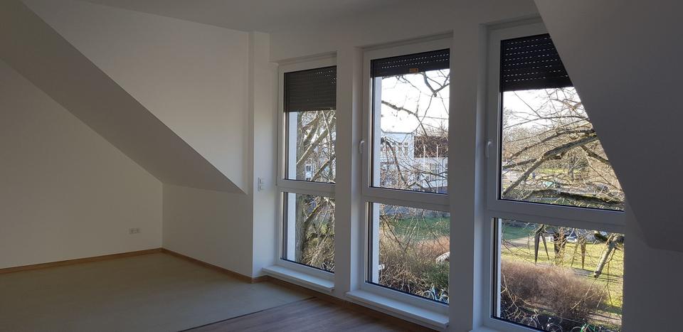 Thumbnail-Helle, moderne Dachgeschoss 4-Zi.-Wohnung mit Balkon, ruhige, grüne und zentrale Lage in Oranienburg