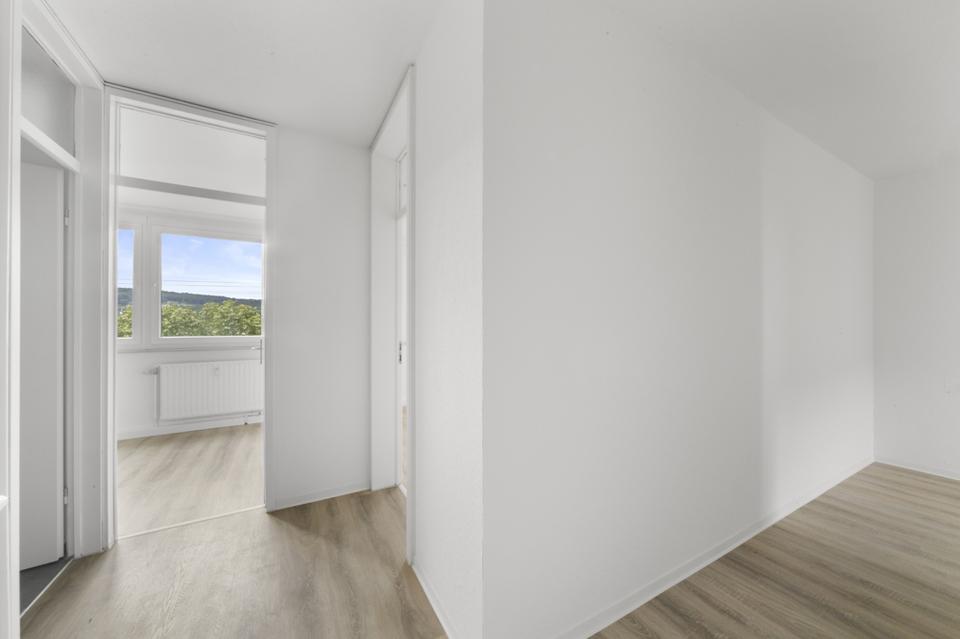Thumbnail-Willkommen in Ihrem neuen Zuhause in der Johann-Gottlieb-Fichte-Str. 14 in Hagen – hier wohnen Sie ruhig, grün und dennoch zentral. Die großzügig geschnittene Wohnung ist ideal für kleine Familien...