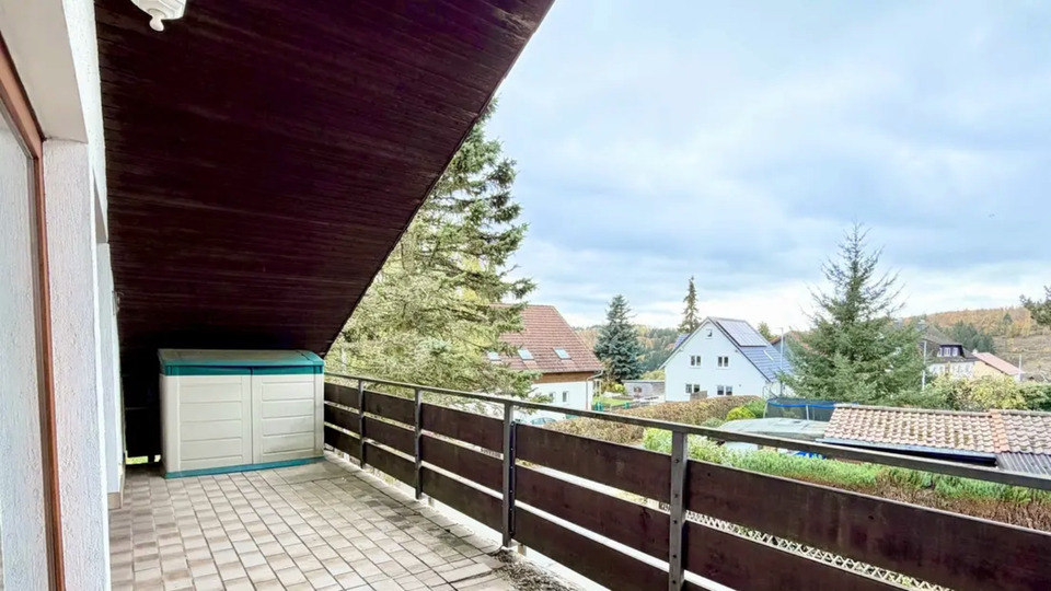 Thumbnail-Großzügige 3-Zi Dachgeschosswohnung in ruhiger Lage in Seelenberg