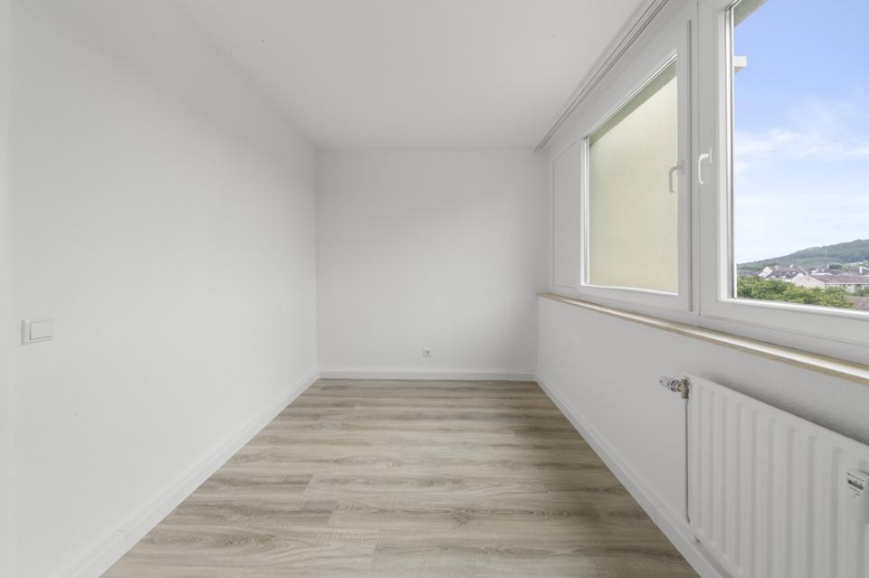 Thumbnail-Willkommen in Ihrem neuen Zuhause in der Johann-Gottlieb-Fichte-Str. 14 in Hagen – hier wohnen Sie ruhig, grün und dennoch zentral. Die großzügig geschnittene Wohnung ist ideal für kleine Familien...