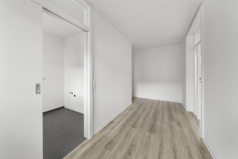 Thumbnail-Willkommen in Ihrem neuen Zuhause in der Johann-Gottlieb-Fichte-Str. 14 in Hagen – hier wohnen Sie ruhig, grün und dennoch zentral. Die großzügig geschnittene Wohnung ist ideal für kleine Familien...