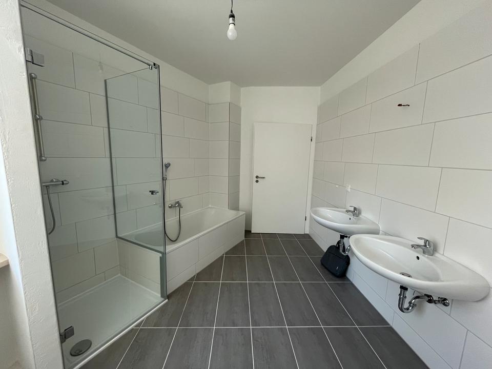 Thumbnail-Sehr schöne, helle 4-Zimmer-Wohnung in zentrumsnaher Lage zu vermieten