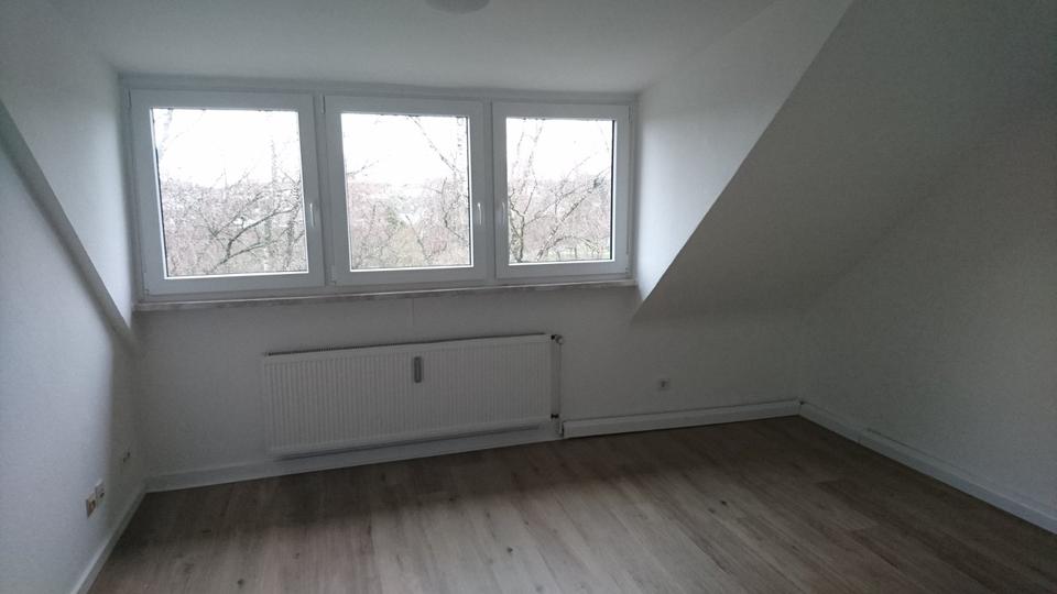 Thumbnail-1 Zi. DG-Appartement mit Duschbad und EBK im 4.OG in Rath