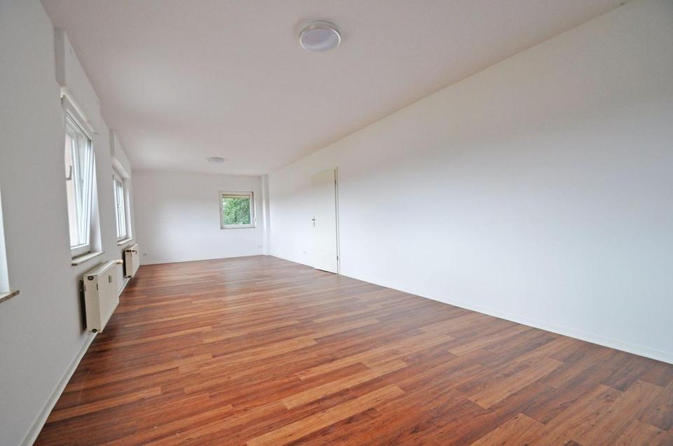 Thumbnail-Bausendorf: 2ZKB Wohnung im 1.OG mit 70 qm Wohnfläche