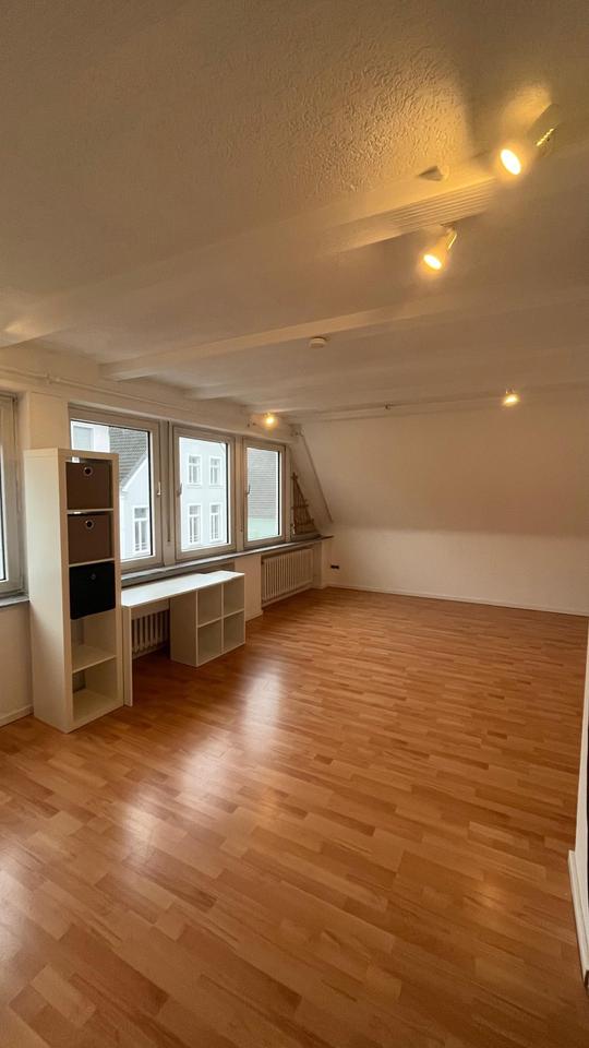 Thumbnail-Untermieter für ein Zimmer in einer 3er WG bis DezemberJanuar